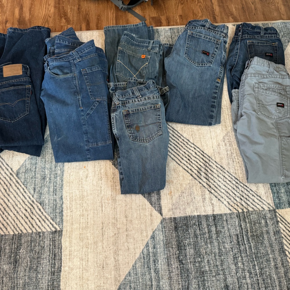 FR jeans 
From left to right 
34x32
33x32 Ariat
32x32 crude
30x32 Ariat